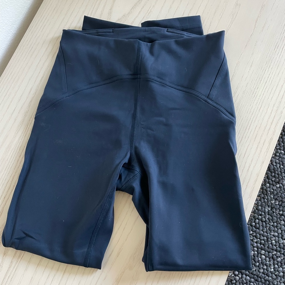 Lululemon InStill HR Tight Leggings 25” size 6 True Navy Blue